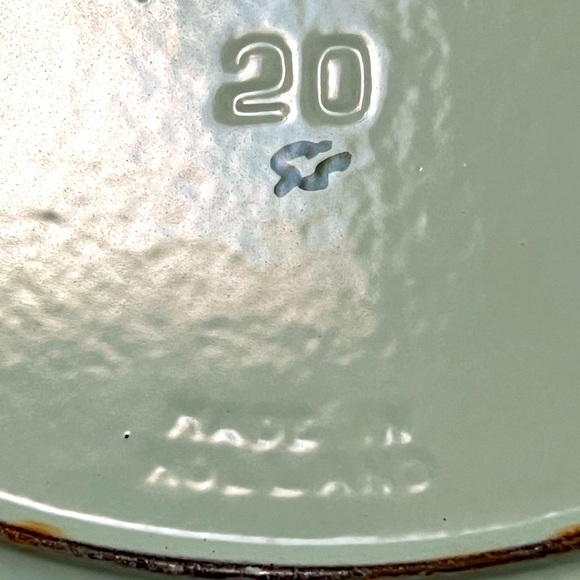 Vintage DRU Enamel, Tulips, Green Cast Iron Dutch Oven, Casserole with Lid - Picture 4 of 11